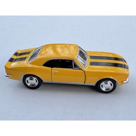 Kinsmart 1967 Chevrolet Camaro Z/28 Diecast Yellow Model ~ Scale 1/37 - Picture 1 of 8